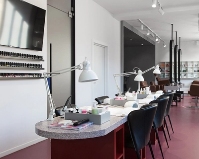 Nail studio